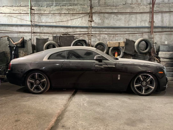 Xót xa với hình ảnh Rolls-Royce Wraith ở Việt Nam 