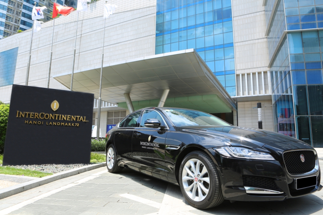 Ngoại thất của 3 chiếc Jaguar XF Prestige này có màu sơn đen cùng các chi tiết mạ crôm và mâm sơn màu bạc Ngoại thất của 3 chiếc Jaguar XF Prestige này có màu sơn đen cùng các chi tiết mạ crôm và mâm sơn màu bạc
