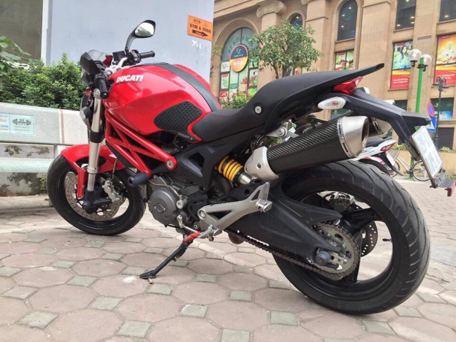 Hình ảnh chiếc xe bị mất cắp được chụp trước đó, trên xe có thể thấy cặp pô Termignoni dành riêng cho dòng Monster là đồ chơi trị giá nhất trên xe Hình ảnh chiếc xe bị mất cắp được chụp trước đó, trên xe có thể thấy cặp pô Termignoni dành riêng cho dòng Monster là đồ chơi trị giá nhất trên xe