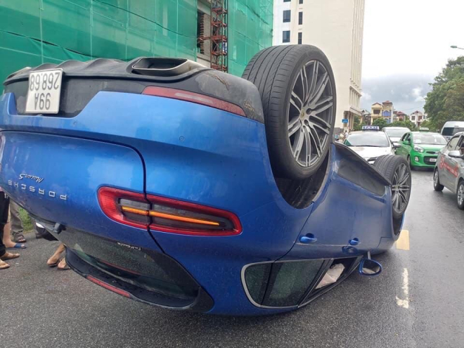 Sau tai nạn chiếc Porsche Macan S lại dính vào rắc rối khi bị nghi sử dụng biển giả Sau tai nạn chiếc Porsche Macan S lại dính vào rắc rối khi bị nghi sử dụng biển giả