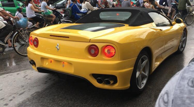 Ferrari 360 Spider lúc còn trên đường phố Hải Phòng Ferrari 360 Spider lúc còn trên đường phố Hải Phòng