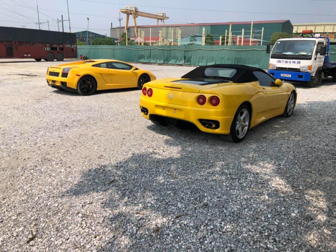 Lamborghini Gallardo và Ferrari 360 Spider Lamborghini Gallardo và Ferrari 360 Spider tông xuyệt tông màu vàng xuất hiện ở một bãi xe chuẩn bị vào Sài thành